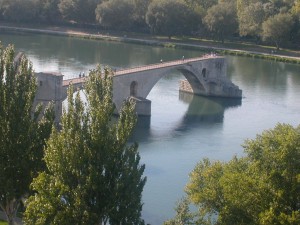 Sur le Pont d’Avignon, on y danse, on y danse…