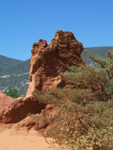 Découvrez les paysages orangés de Roussillon